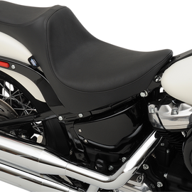 Predator III Seat - Smooth - Softail